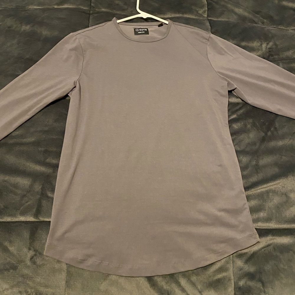 Cuts Clothing - L/S Crew Curve-hem | Cast Iron Trim-fit